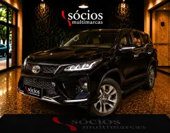 TOYOTA HILUX SW4 2.8 D-4D TURBO DIESEL DIAMOND 7L 4X4 AUTOMÁTICO TOYOTA HILUX SW4 2.8 D-4D TURBO DIESEL DIAMOND 7L 4X4 AUTOMÁTICO