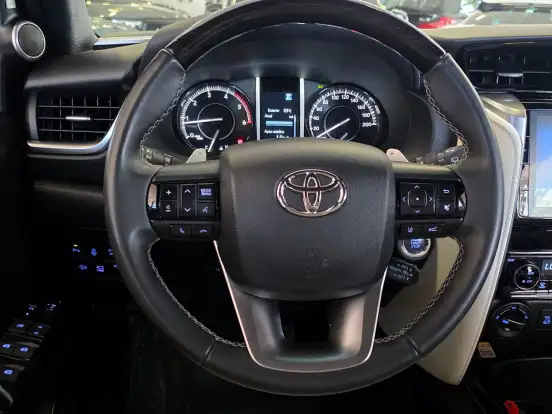 TOYOTA-HILUX SW4-2023