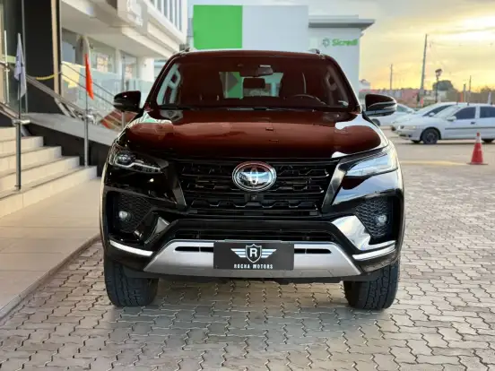 TOYOTA-HILUX SW4-2.8 D-4D TURBO DIESEL SRX 7L 4X4 AUTOMÁTICO TOYOTA-HILUX SW4-2023