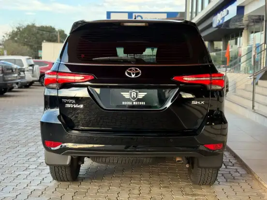 TOYOTA-HILUX SW4-2.8 D-4D TURBO DIESEL SRX 7L 4X4 AUTOMÁTICO TOYOTA-HILUX SW4-2023