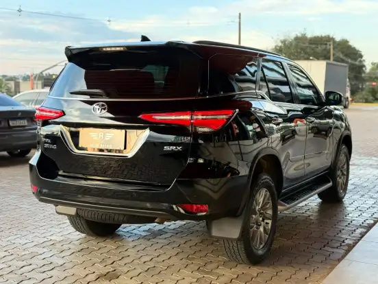 TOYOTA-HILUX SW4-2023