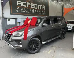 TOYOTA HILUX SW4 2.8 D-4D TURBO DIESEL SRX 7L 4X4 AUTOMÁTICO TOYOTA HILUX SW4 2.8 D-4D TURBO DIESEL SRX 7L 4X4 AUTOMÁTICO