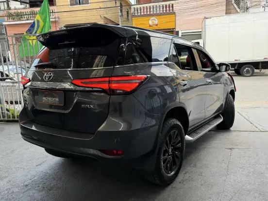 TOYOTA-HILUX SW4-2022