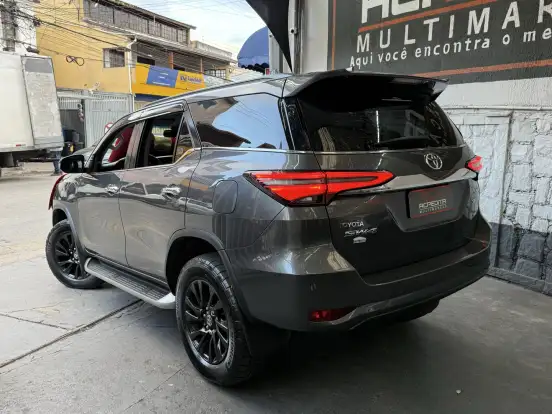 TOYOTA-HILUX SW4-2022