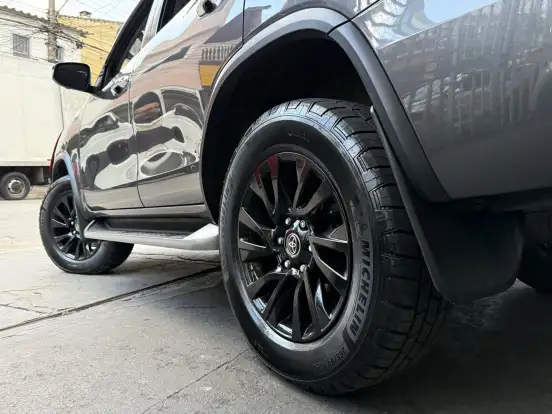 TOYOTA-HILUX SW4-2022