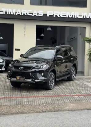 TOYOTA-HILUX SW4-2024