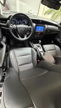 TOYOTA-HILUX SW4-2024