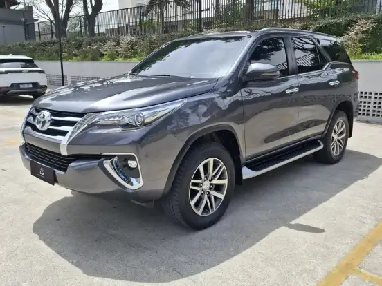 TOYOTA-HILUX SW4-2.8 SRX 4X4 7 LUGARES 16V TURBO INTERCOOLER DIESEL 4P AUTOMÁTICO TOYOTA-HILUX SW4-2019