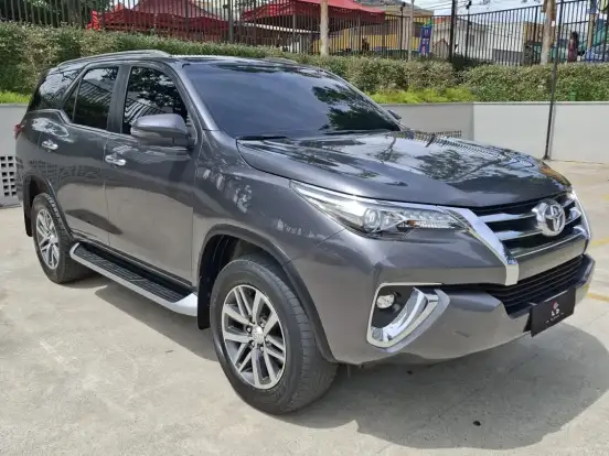 TOYOTA-HILUX SW4-2.8 SRX 4X4 7 LUGARES 16V TURBO INTERCOOLER DIESEL 4P AUTOMÁTICO TOYOTA-HILUX SW4-2019