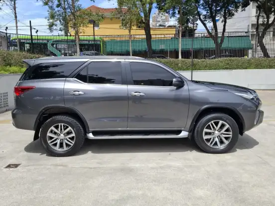 TOYOTA-HILUX SW4-2.8 SRX 4X4 7 LUGARES 16V TURBO INTERCOOLER DIESEL 4P AUTOMÁTICO TOYOTA-HILUX SW4-2019