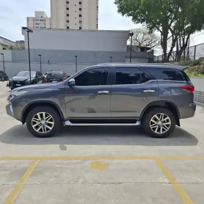 TOYOTA-HILUX SW4-2019