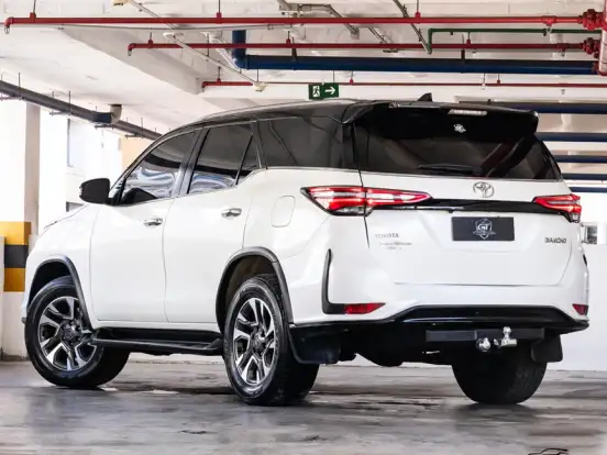 TOYOTA-HILUX SW4-2.8 SRX DIAMOND 4X4 7 LUGARES 16V TURBO INTERCOOLER DIESEL 4P AUTOMÁTICO TOYOTA-HILUX SW4-2019