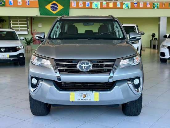 TOYOTA-HILUX SW4-2.7 SR 4X2 16V FLEX 4P AUTOMÁTICO TOYOTA-HILUX SW4-2017