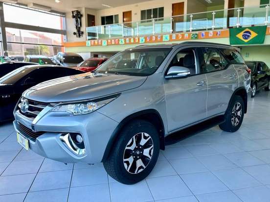 TOYOTA-HILUX SW4-2017