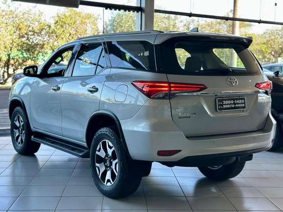 TOYOTA-HILUX SW4-2.7 SR 4X2 16V FLEX 4P AUTOMÁTICO TOYOTA-HILUX SW4-2017