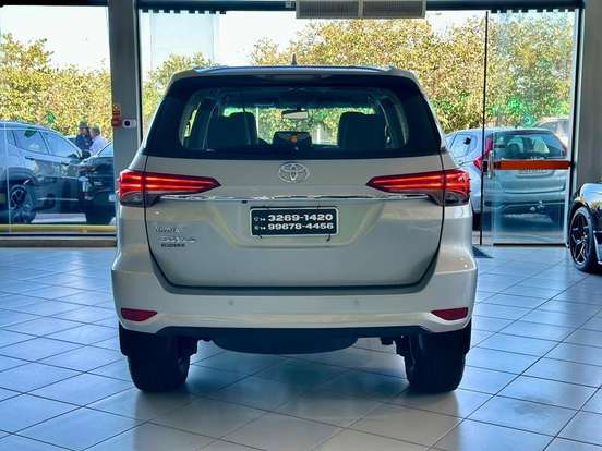 TOYOTA-HILUX SW4-2017