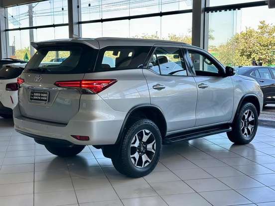 TOYOTA-HILUX SW4-2017