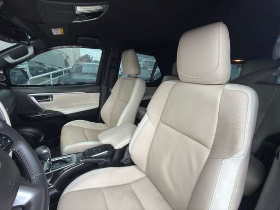 TOYOTA-HILUX SW4-2022