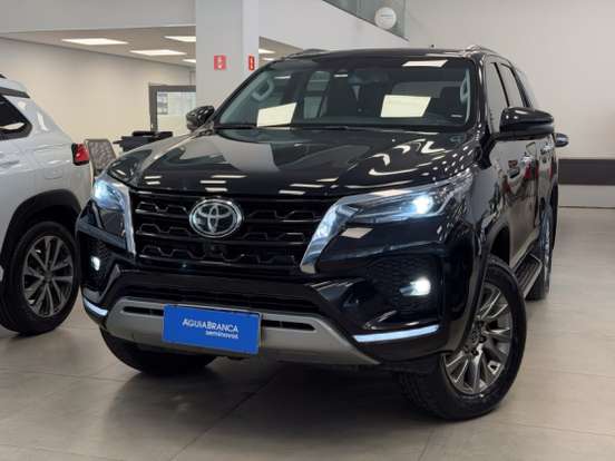 TOYOTA-HILUX SW4-2.8 D-4D TURBO DIESEL SRX 4X4 AUTOMÁTICO TOYOTA-HILUX SW4-2023