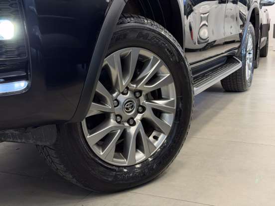 TOYOTA-HILUX SW4-2.8 D-4D TURBO DIESEL SRX 4X4 AUTOMÁTICO TOYOTA-HILUX SW4-2023