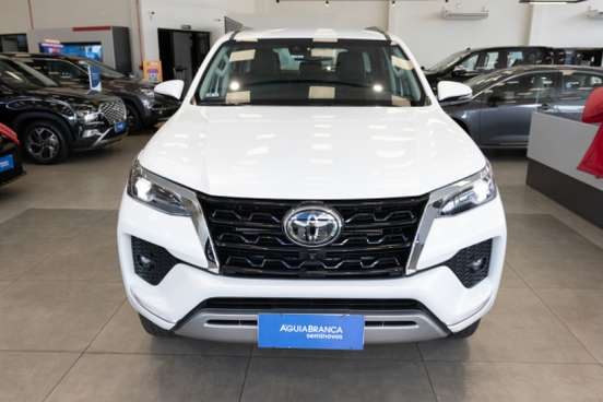 TOYOTA-HILUX SW4-2.8 D-4D TURBO DIESEL SRX 4X4 AUTOMÁTICO TOYOTA-HILUX SW4-2023