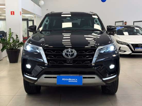 TOYOTA-HILUX SW4-2.8 D-4D TURBO DIESEL SRX 4X4 AUTOMÁTICO TOYOTA-HILUX SW4-2023