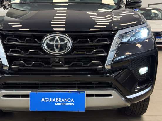 TOYOTA-HILUX SW4-2.8 D-4D TURBO DIESEL SRX 4X4 AUTOMÁTICO TOYOTA-HILUX SW4-2023