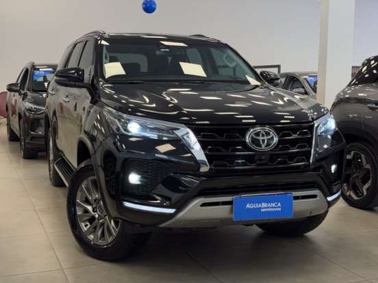 TOYOTA-HILUX SW4-2.8 D-4D TURBO DIESEL SRX 4X4 AUTOMÁTICO TOYOTA-HILUX SW4-2023