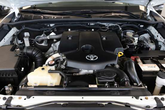 TOYOTA-HILUX SW4-2023
