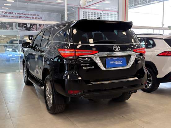 TOYOTA-HILUX SW4-2.8 D-4D TURBO DIESEL SRX 4X4 AUTOMÁTICO TOYOTA-HILUX SW4-2023