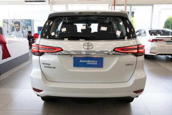 TOYOTA-HILUX SW4-2023