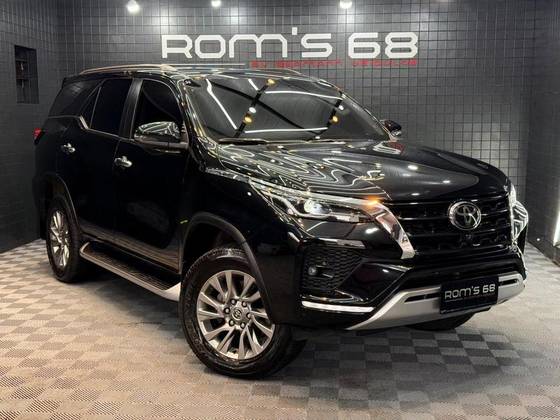 TOYOTA HILUX SW4 2.8 D-4D TURBO DIESEL SRX 4X4 AUTOMÁTICO
