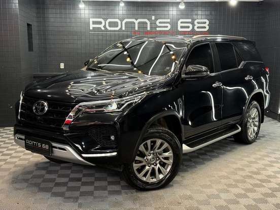 TOYOTA-HILUX SW4-2023