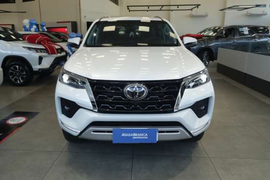 TOYOTA-HILUX SW4-2.8 D-4D TURBO DIESEL SRX 7L 4X4 AUTOMÁTICO TOYOTA-HILUX SW4-2023