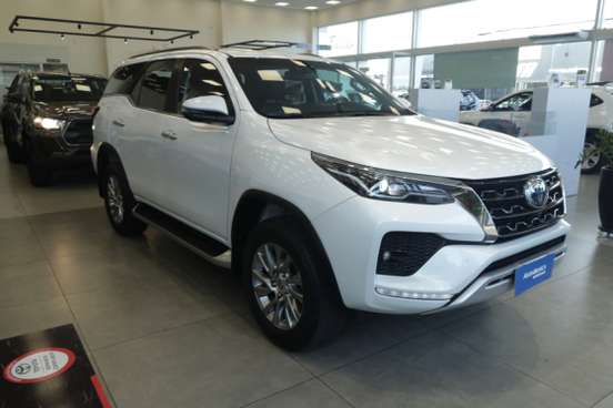 TOYOTA-HILUX SW4-2023