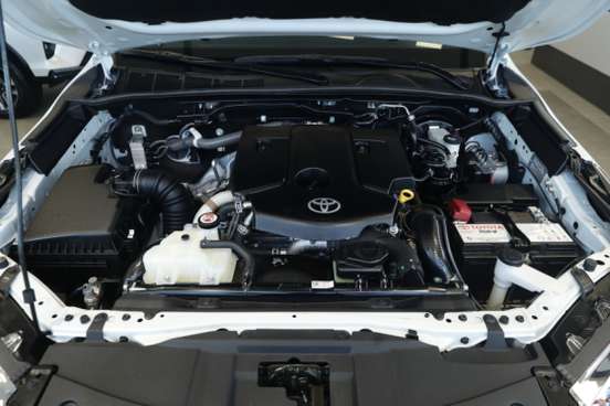 TOYOTA-HILUX SW4-2023