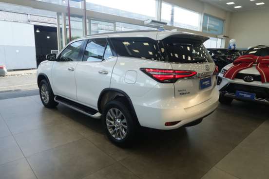 TOYOTA-HILUX SW4-2023
