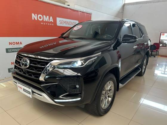 TOYOTA HILUX SW4 2.8 D-4D TURBO DIESEL SRX 7L 4X4 AUTOMÁTICO