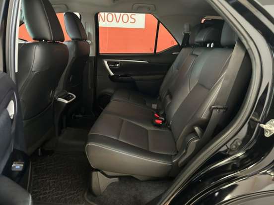 TOYOTA-HILUX SW4-2022