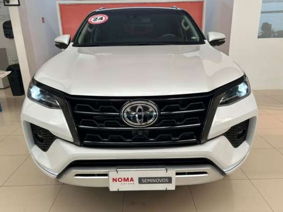 TOYOTA-HILUX SW4-2.8 D-4D TURBO DIESEL SRX 7L 4X4 AUTOMÁTICO TOYOTA-HILUX SW4-2023