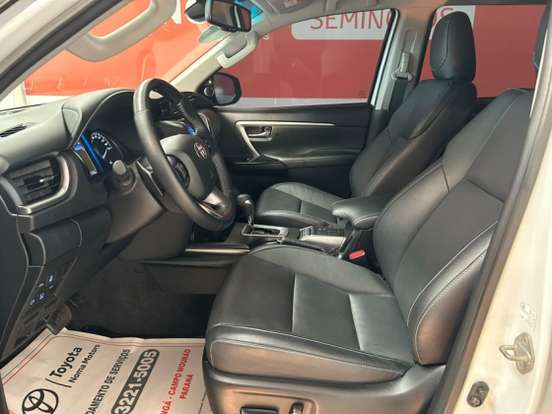 TOYOTA-HILUX SW4-2.8 D-4D TURBO DIESEL SRX 7L 4X4 AUTOMÁTICO TOYOTA-HILUX SW4-2023