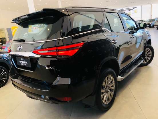 TOYOTA-HILUX SW4-2023