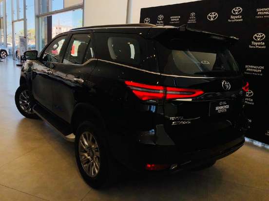 TOYOTA-HILUX SW4-2023