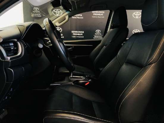 TOYOTA-HILUX SW4-2023