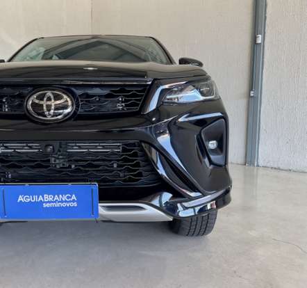 TOYOTA-HILUX SW4-2025