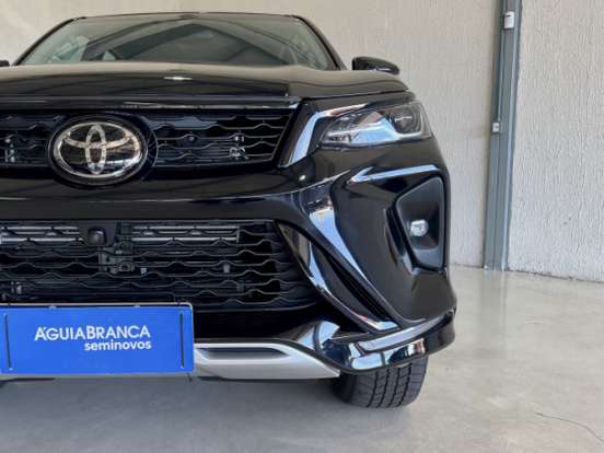 TOYOTA-HILUX SW4-2.8 D-4D TURBO DIESEL SRX PLATINUM 4X4 AUTOMÁTICO TOYOTA-HILUX SW4-2025
