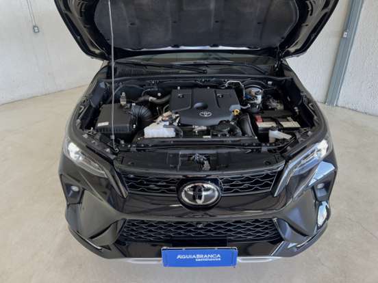 TOYOTA-HILUX SW4-2.8 D-4D TURBO DIESEL SRX PLATINUM 4X4 AUTOMÁTICO TOYOTA-HILUX SW4-2025