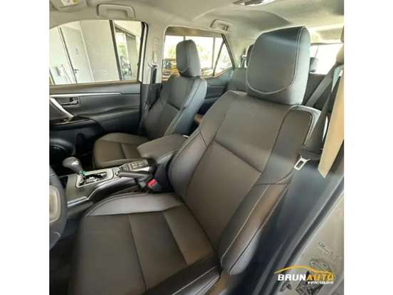 TOYOTA-HILUX SW4-2.8 D-4D TURBO DIESEL SRX PLATINUM 7L 4X4 AUTOMÁTICO TOYOTA-HILUX SW4-2024