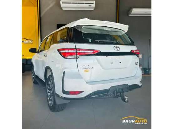 TOYOTA-HILUX SW4-2024
