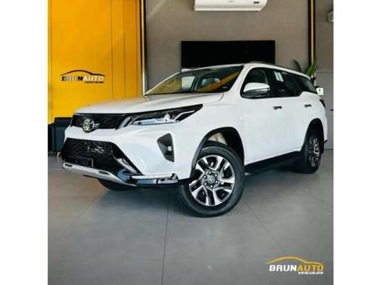 TOYOTA-HILUX SW4-2024